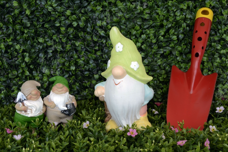 jardinerie-THEOULE SUR MER-min_garden-gnome-1404358